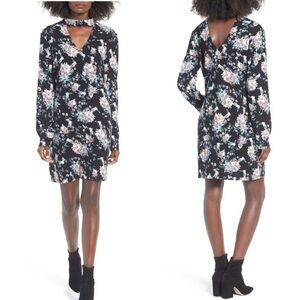 WAYF Boho Floral Black Choker Neckline Keyhole Long Sleeve Shift Dress
